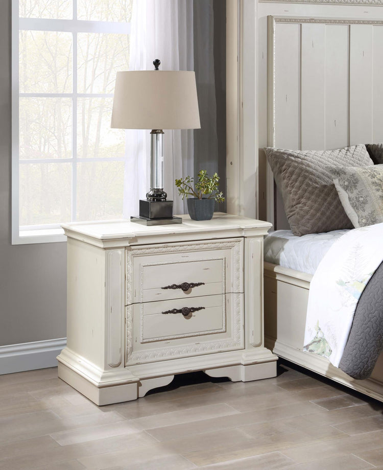 Evelyn 4-piece Bedroom Set with Headboard Lighting Antique White